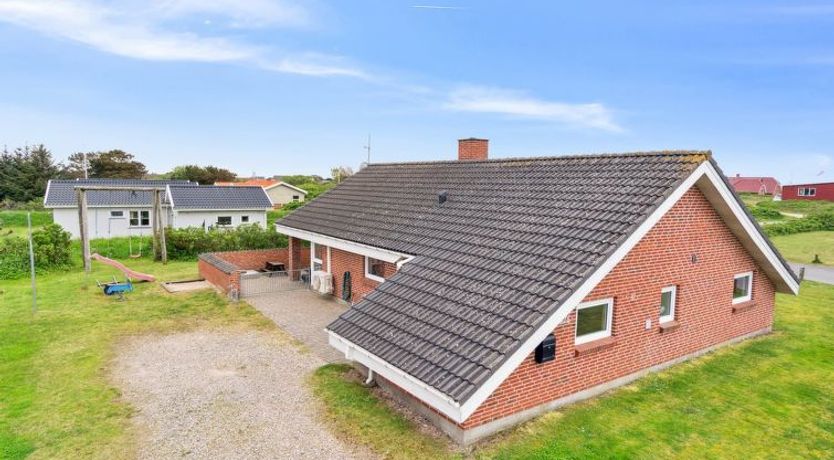 Photo of "Mari" - 400m from the sea