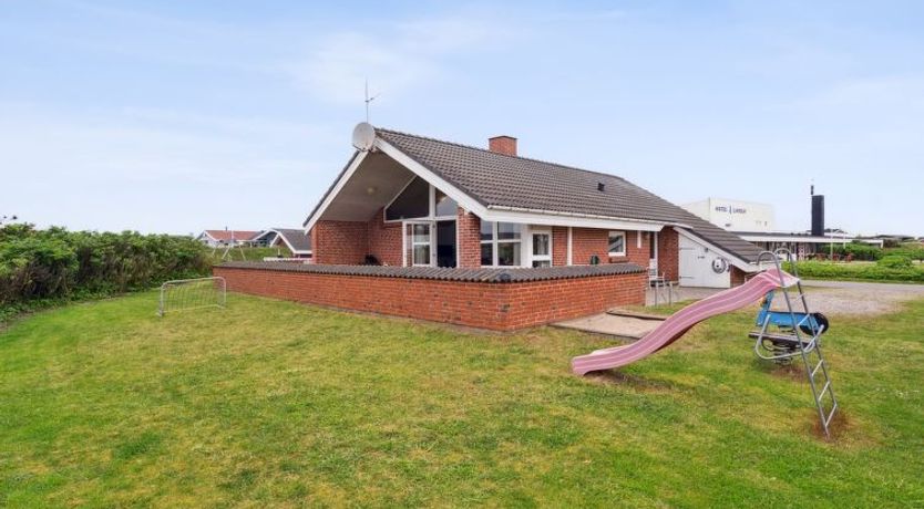 Photo of "Mari" - 400m from the sea