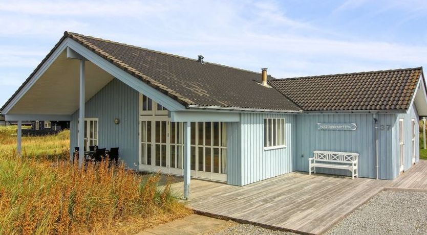 Photo of "Dorethea" - 300m from the sea
