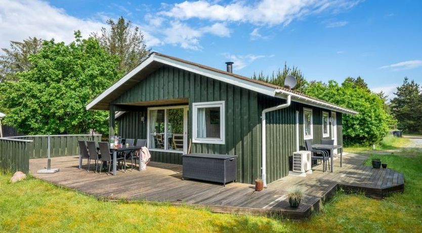 Photo of "Myrna" - 300m from the sea