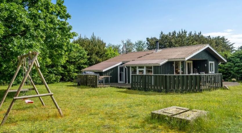 Photo of "Myrna" - 300m from the sea