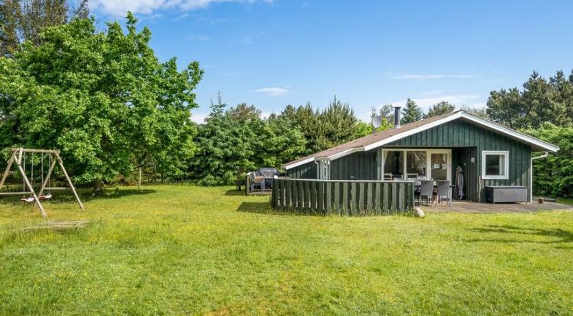 Photo of "Myrna" - 300m from the sea