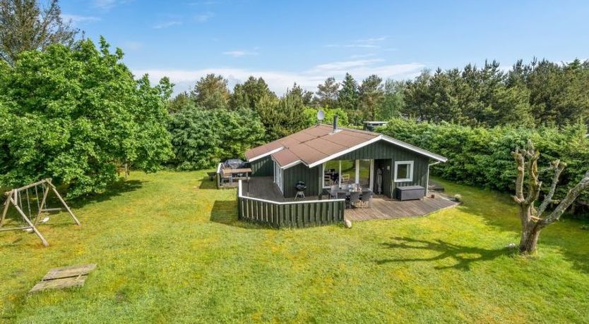 Photo of "Myrna" - 300m from the sea