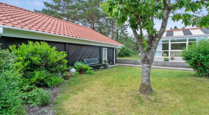 Photo of "Flora" - 150m from the sea