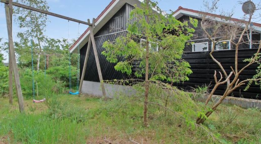 Photo of "Flora" - 150m from the sea