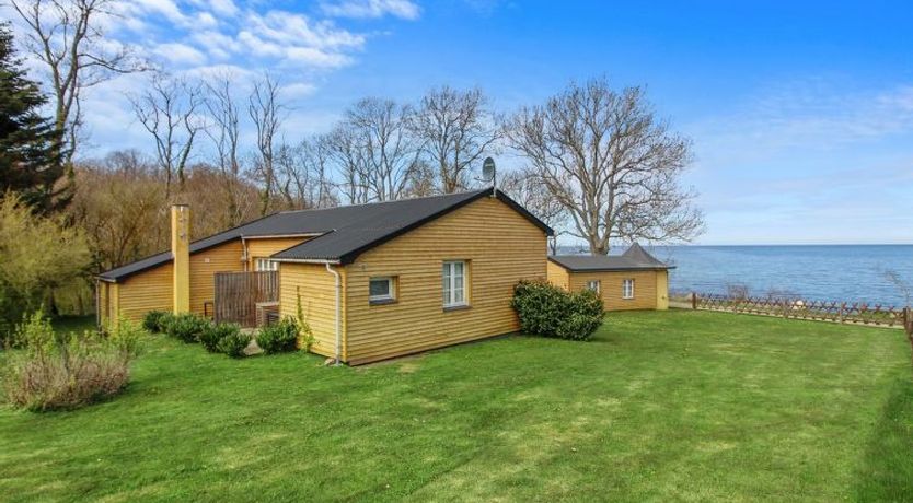 Photo of "Zina" - 25m from the sea