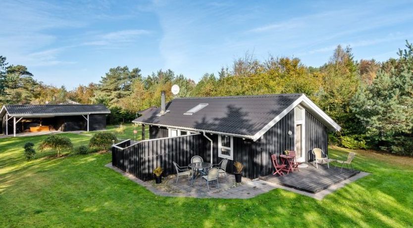 Photo of "Peter" - 400m from the sea