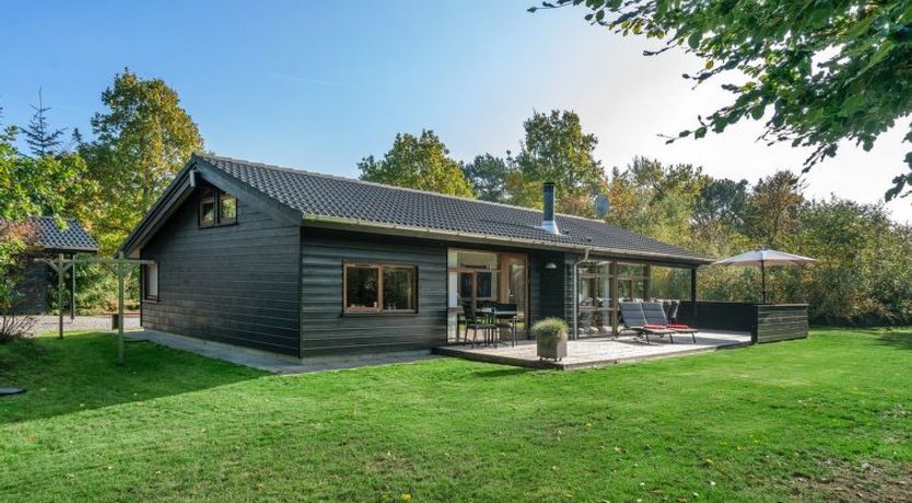 Photo of "Mourits" - 1.2km from the sea