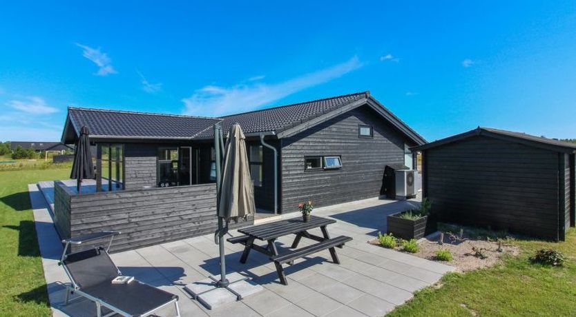 Photo of "Ariadne" - 900m from the sea