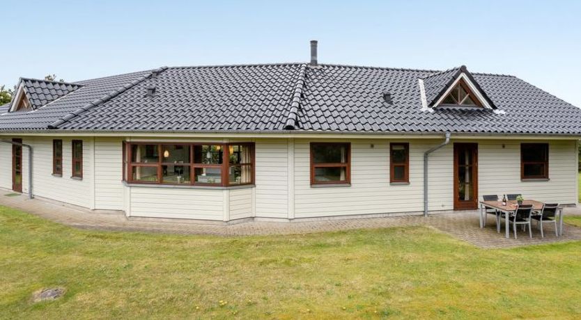 Photo of "Amundi" - 3.8km from the sea