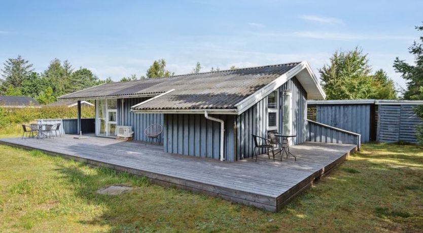 Photo of "Antoinette" - 500m from the sea