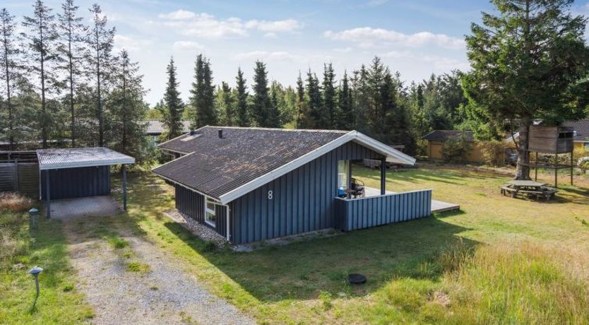 Photo of "Antoinette" - 500m from the sea