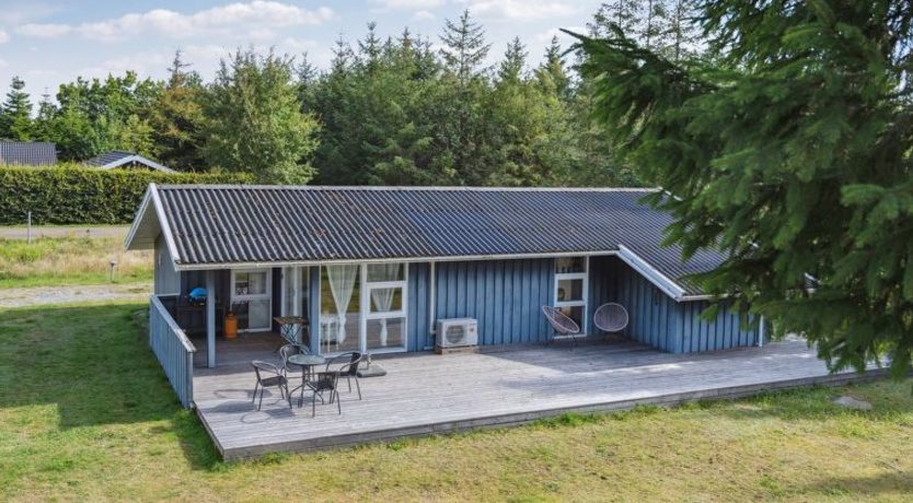 Photo of "Antoinette" - 500m from the sea