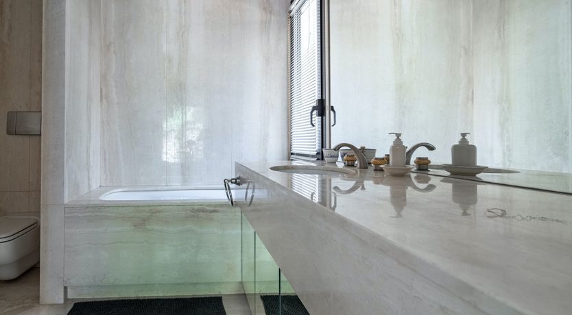 Photo of Lemon & Garlic