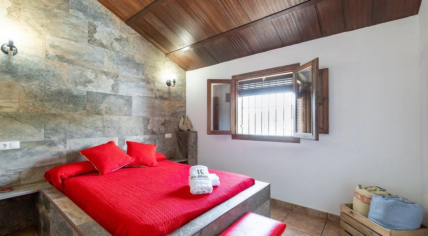 Photo of Silver & Pearl