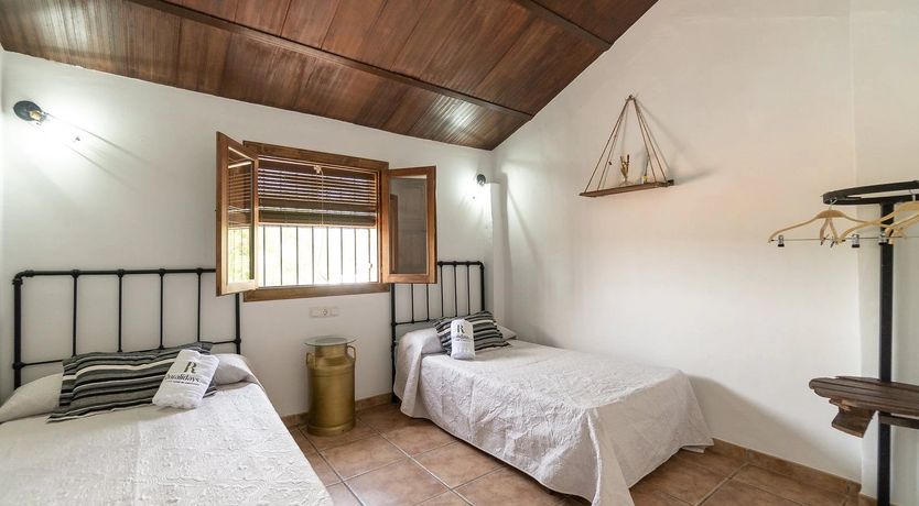 Photo of Silver & Pearl