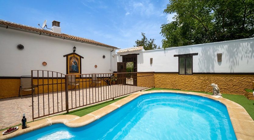 Photo of Silver & Pearl