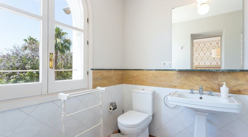 Photo of Enchants the Audience