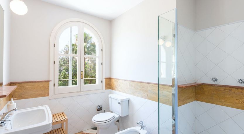 Photo of Enchants the Audience