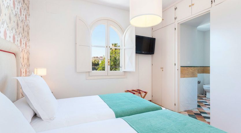 Photo of Enchants the Audience