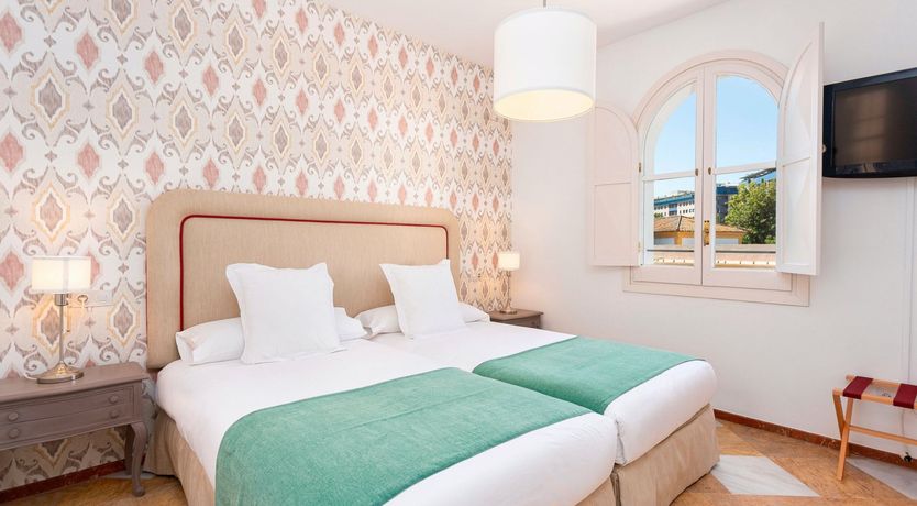 Photo of Enchants the Audience