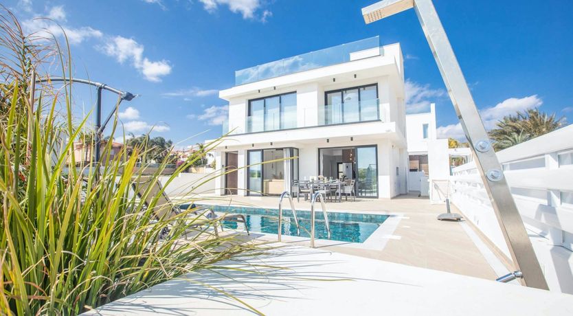 Photo of Moon on the Horizon