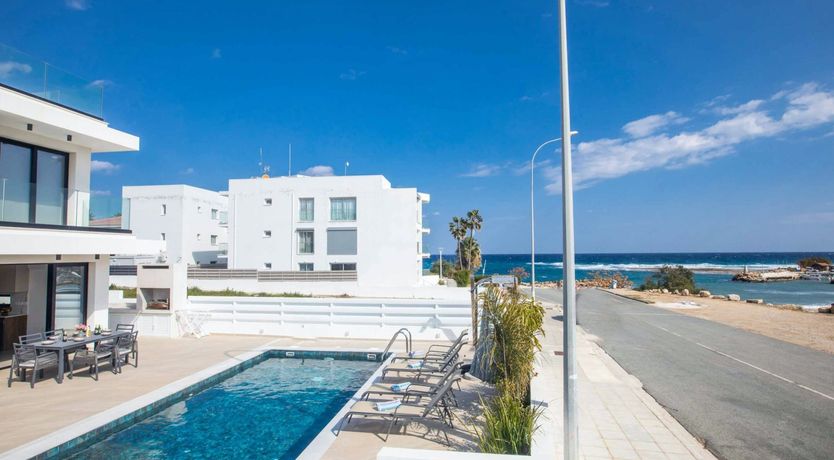 Photo of Moon on the Horizon