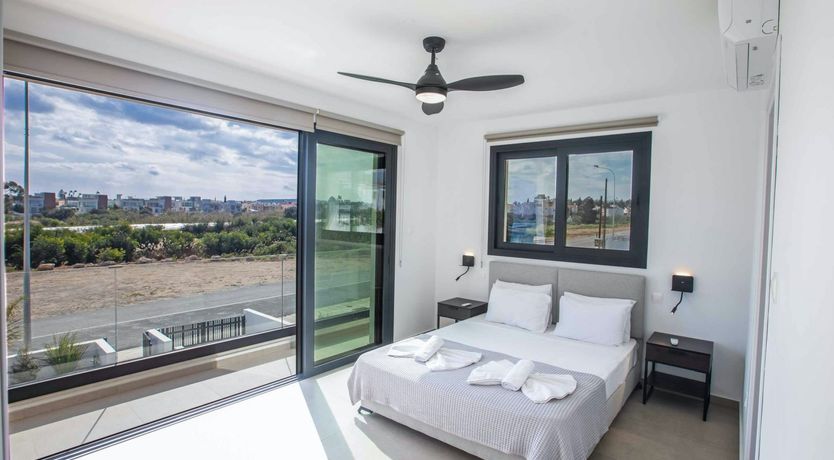 Photo of Moon on the Horizon