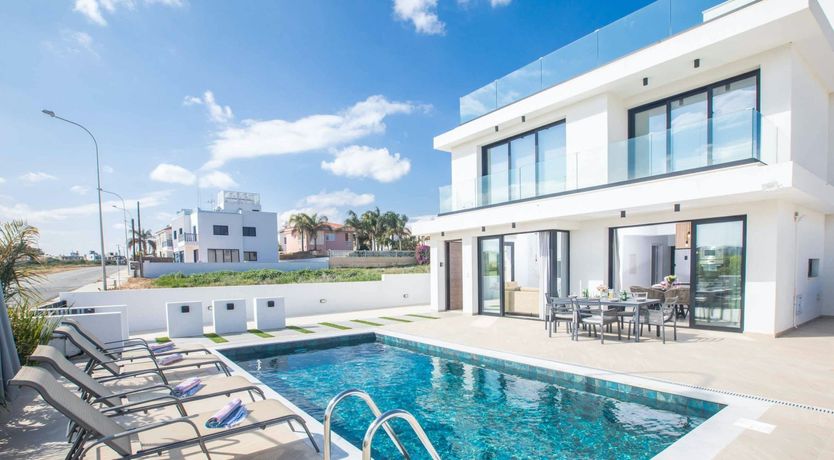 Photo of Moon on the Horizon