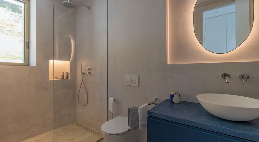 Photo of Grecian Gaze