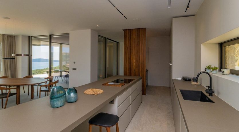 Photo of Grecian Gaze