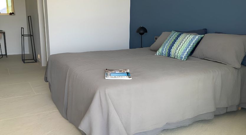 Photo of Grecian Gaze