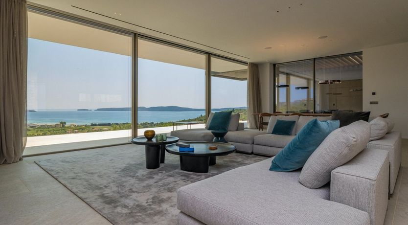 Photo of Grecian Gaze