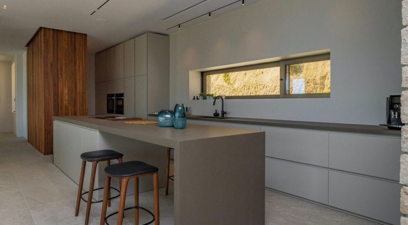 Photo of Grecian Gaze