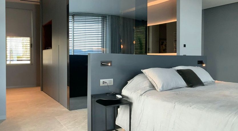 Photo of Grecian Gaze