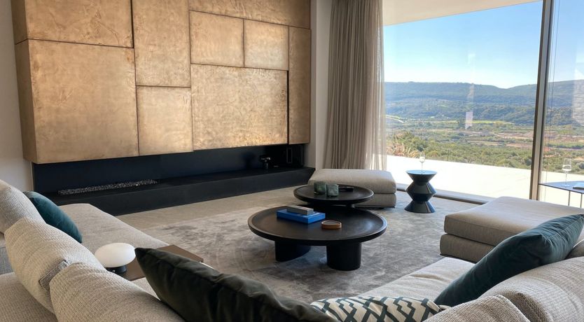 Photo of Grecian Gaze