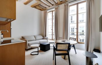 The Charms Of Paris Apartment