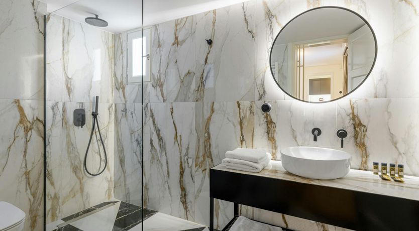 Photo of The Greek Light