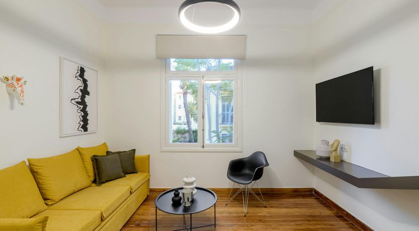 Photo of The Greek Light