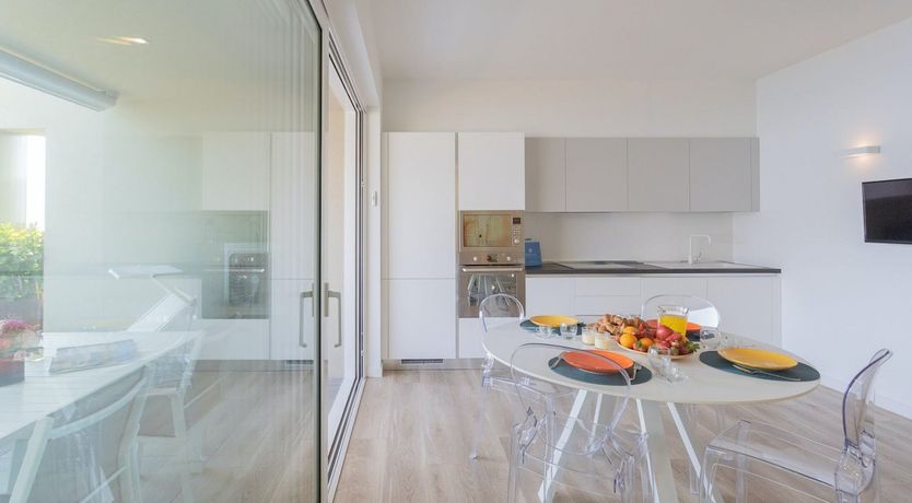 Photo of Waves Hit The Shore