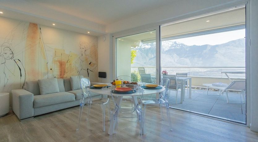 Photo of Waves Hit The Shore