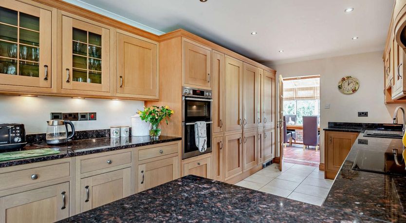 Photo of 4 Bed in Ashford