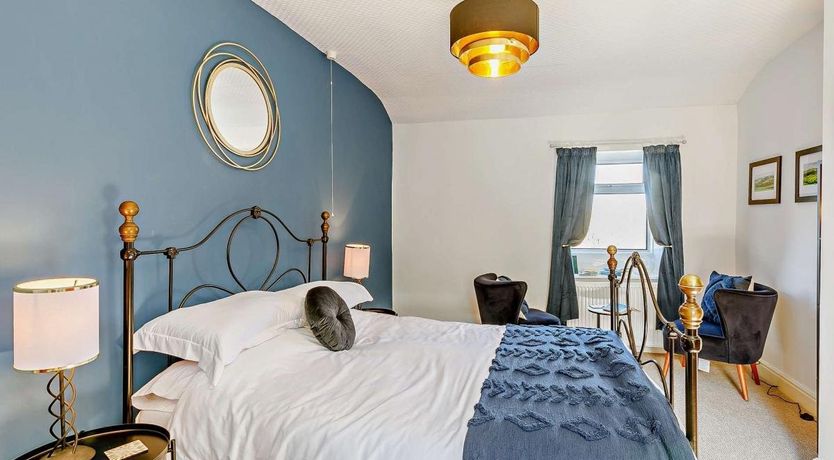 Photo of 3 Bed in Holmfirth