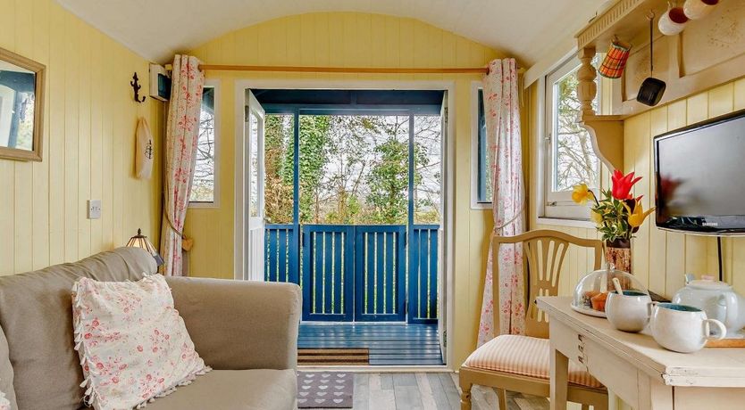 Photo of 1 Bed in Trebursye