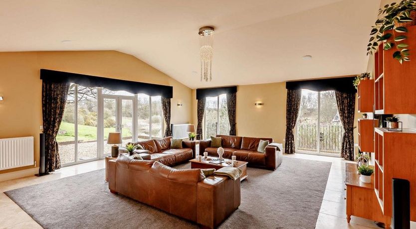 Photo of 6 Bed in Ellington