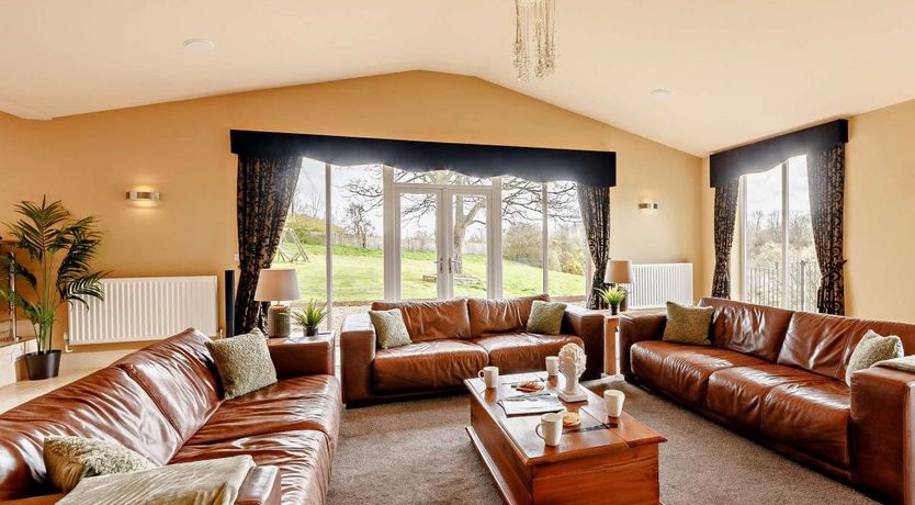 Photo of 6 Bed in Ellington