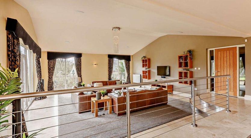 Photo of 6 Bed in Ellington