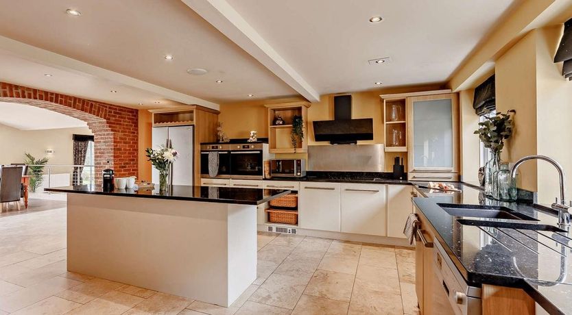 Photo of 6 Bed in Ellington