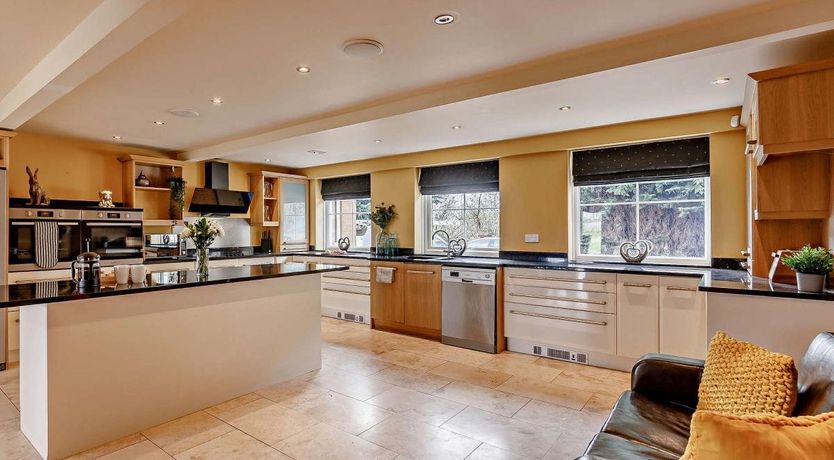 Photo of 6 Bed in Ellington