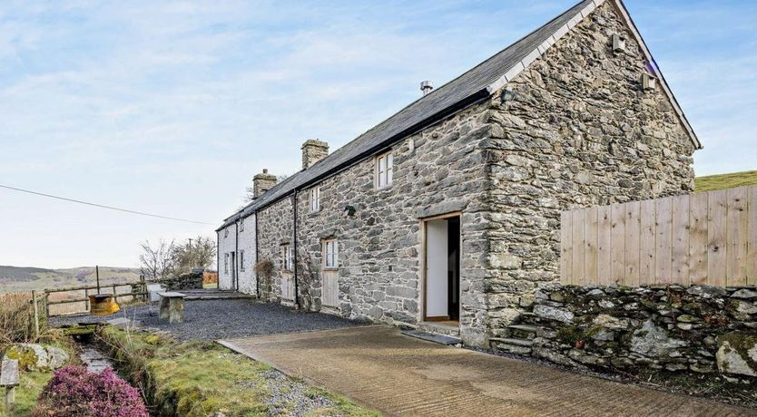 Photo of 3 Bed in Rhosygwalia